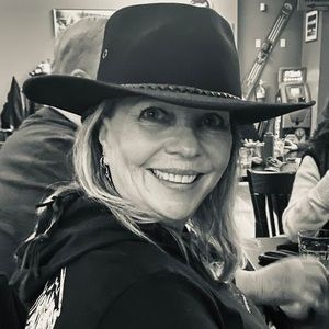 Meet your Posher, Julia